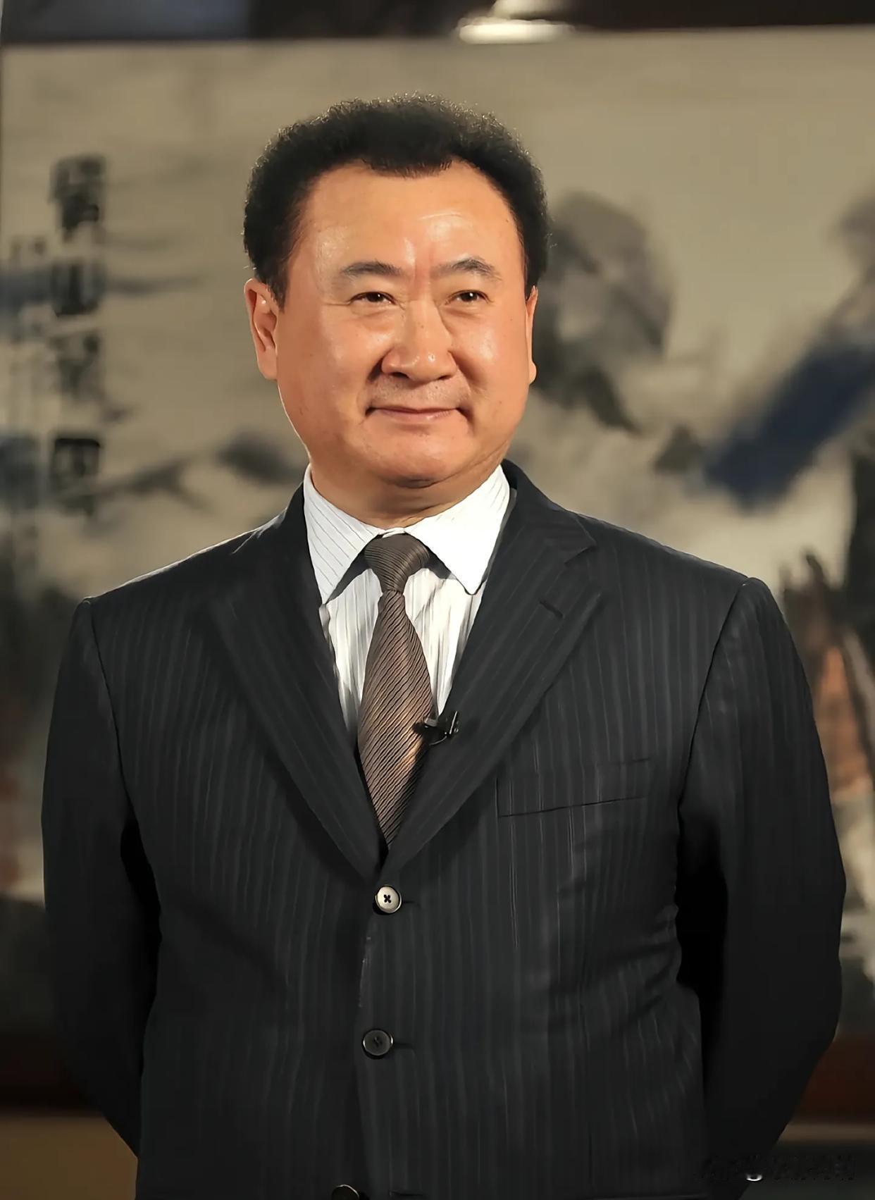 以前的王健林，和现在的王健林对比，瘦到脱相，让人惊呼认不出。十年前的他走路都带风