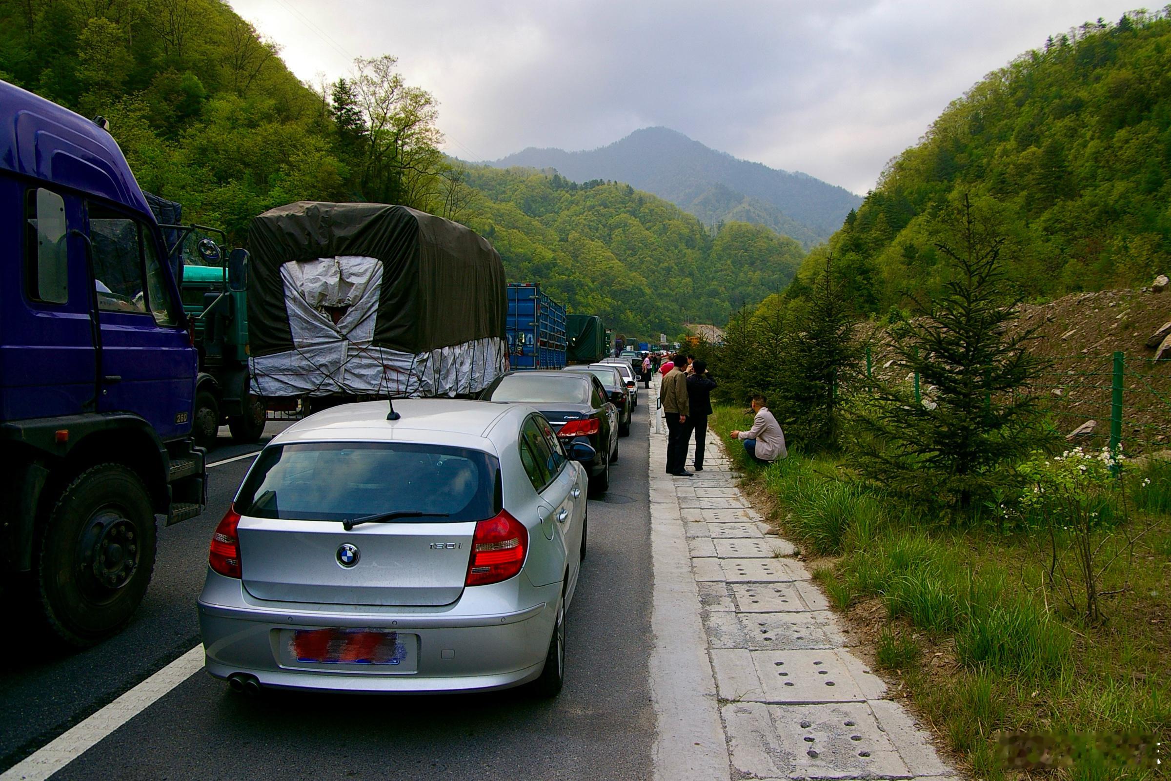 雷军将全程直播15小时雷军也太拼了想起来我自己开长途最狠的一次。那年跟哥们俩人