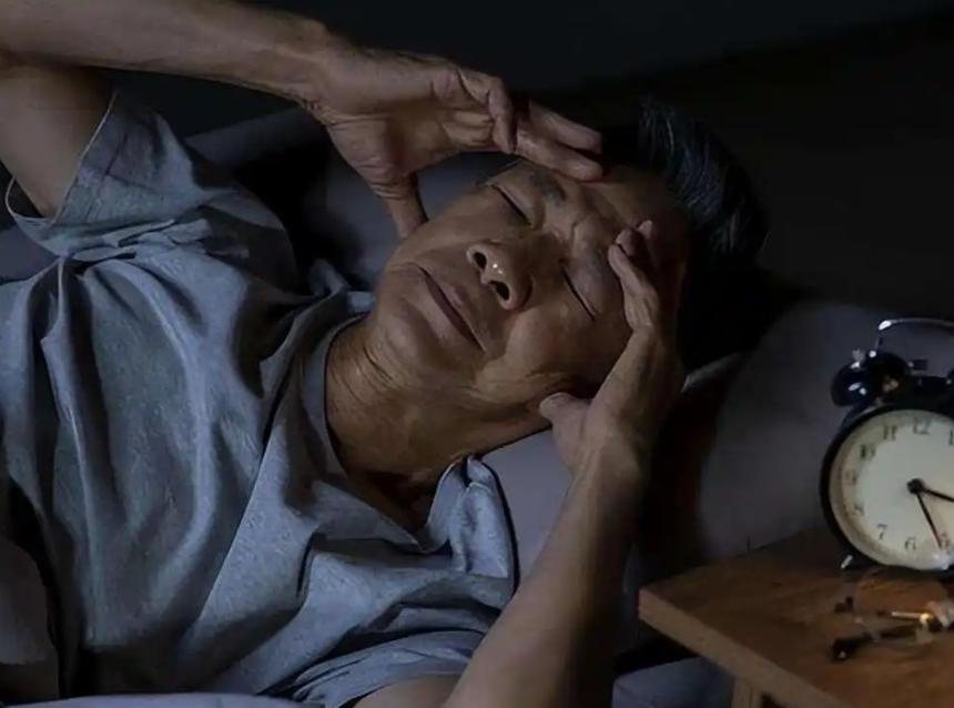 医生：高血压最危险信号，不是头晕头痛，而是频繁出现这4种异常头痛头晕在血压波