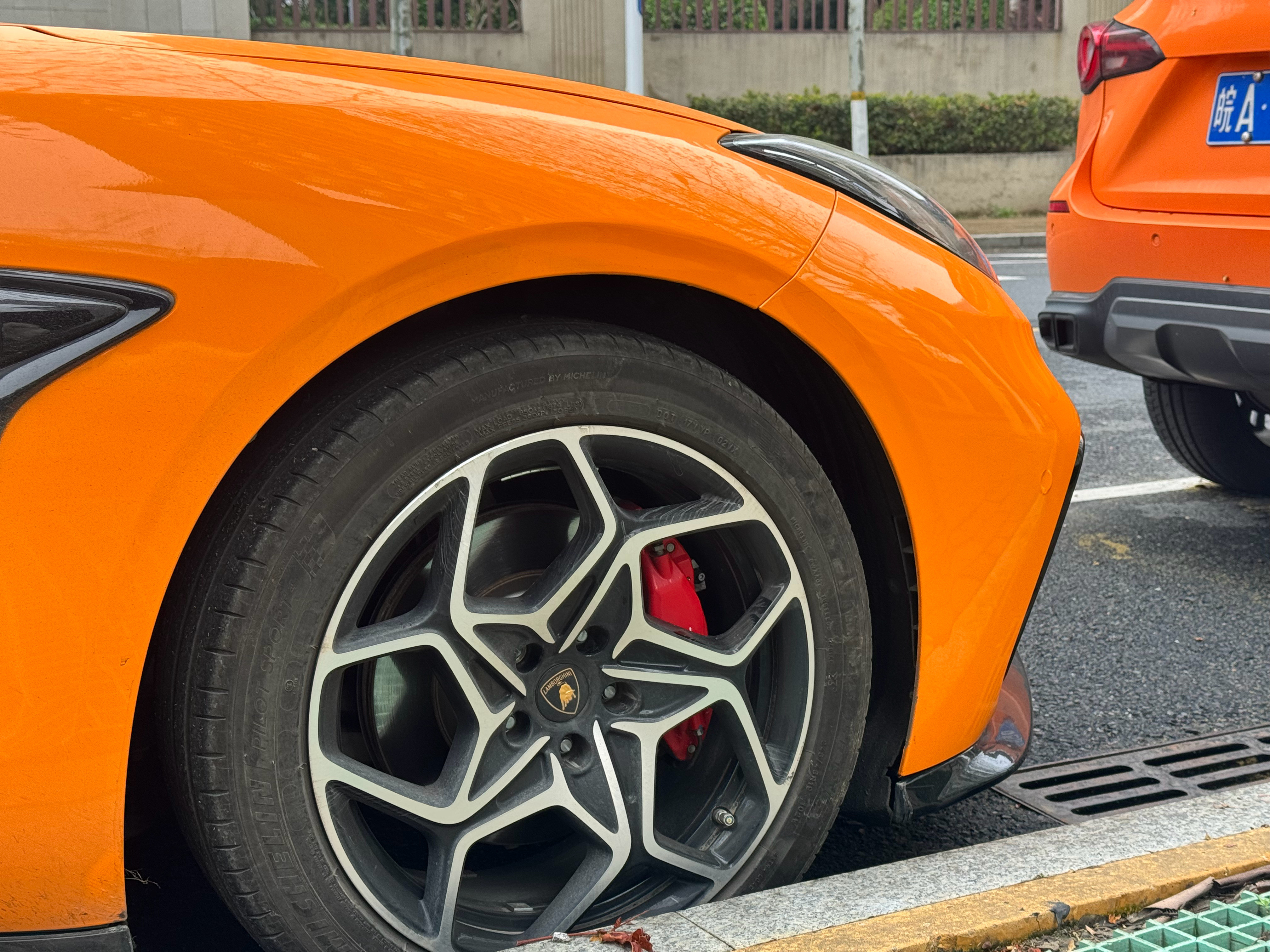 兰博基尼*哪吒？兰博基吒？