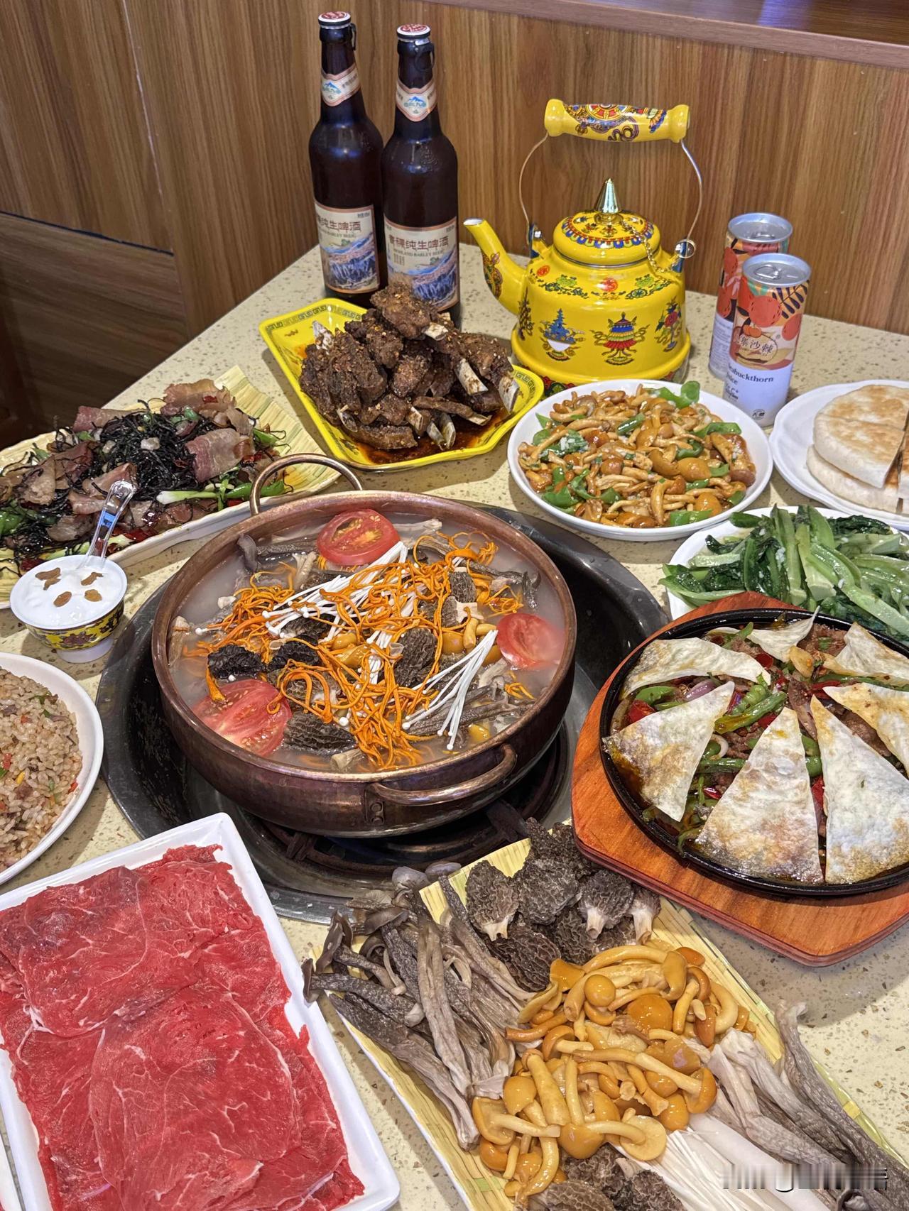 九寨沟藏餐封神！这顿牦牛肉让我念念不忘。去九寨沟旅游，美景震撼心灵，美食却