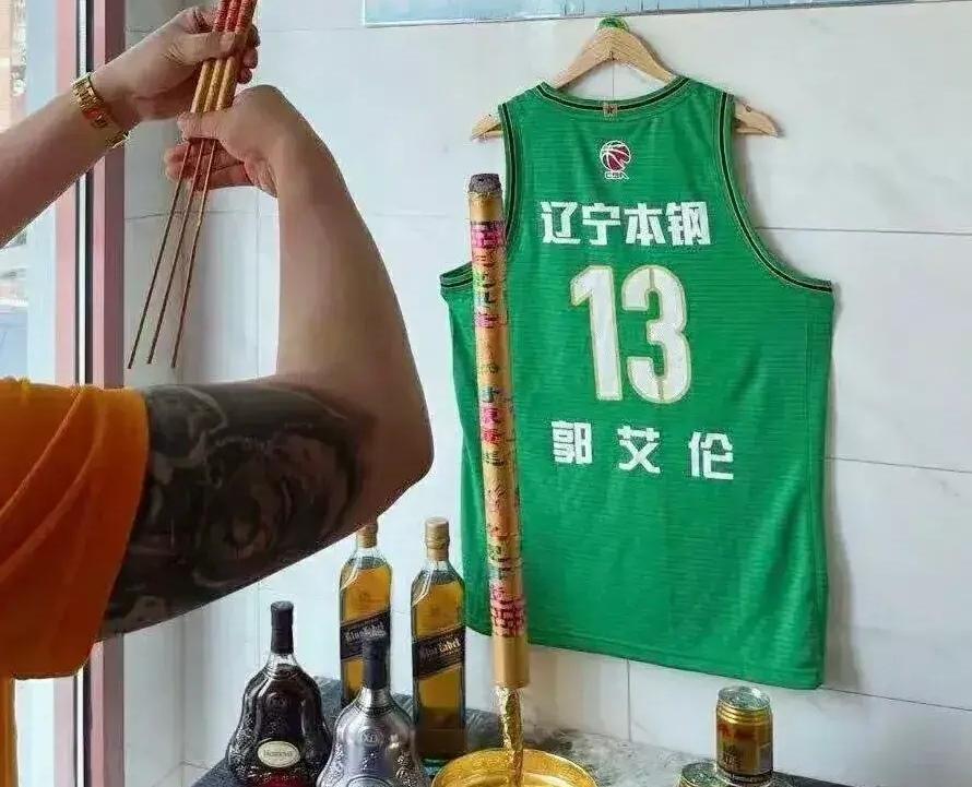 辽篮的江湖有个🔨情义，全是人走茶凉！王局带着公子为辽篮拿下三冠，大姨金金叫得那