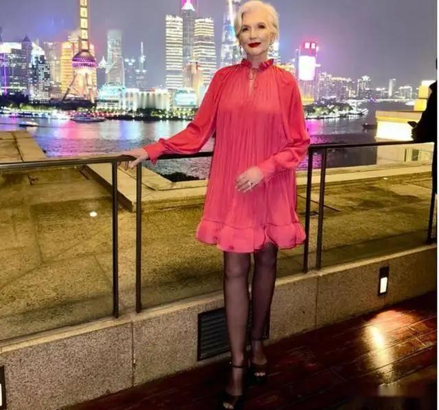 世界首富马斯克母亲再次语出惊人，她说：“女人一生最硬的底牌，不是漂亮、有钱或嫁得