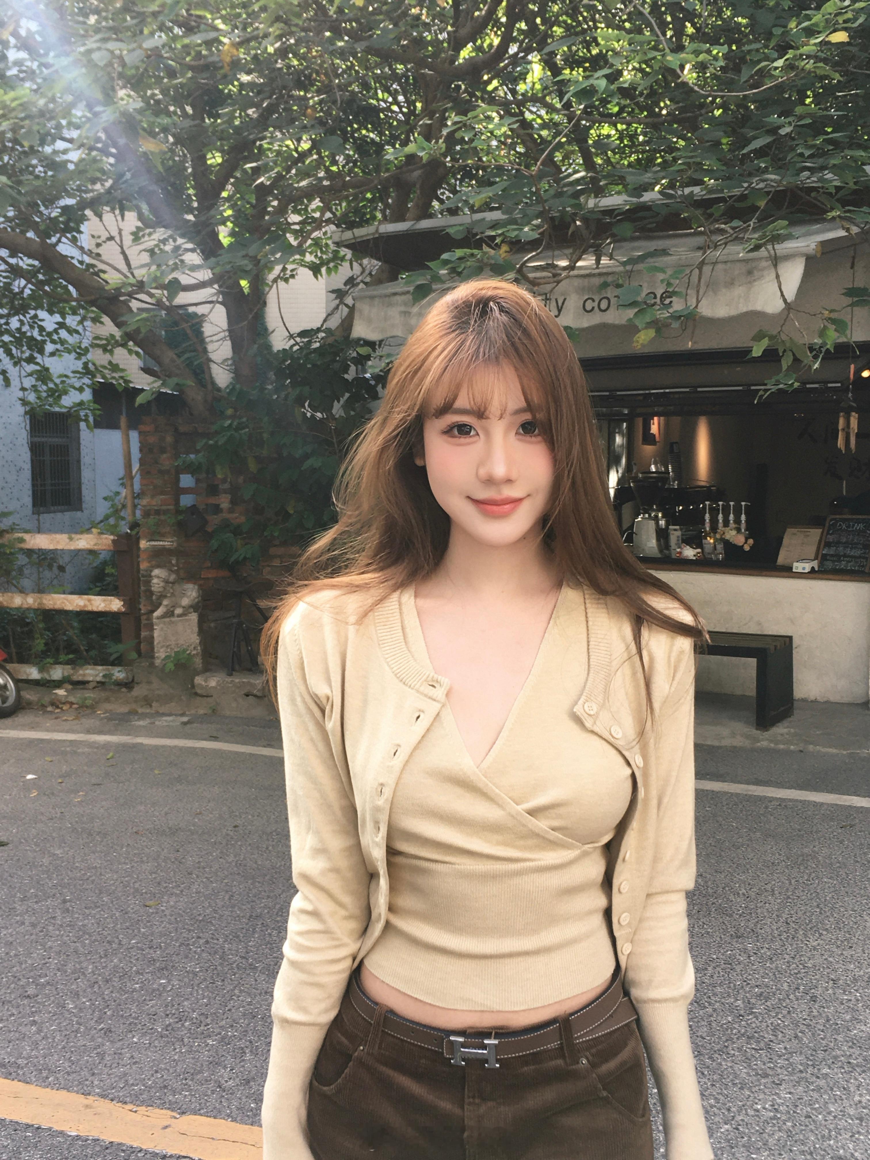 人们总是喜欢反季节的东西就像幸福总是后知后觉