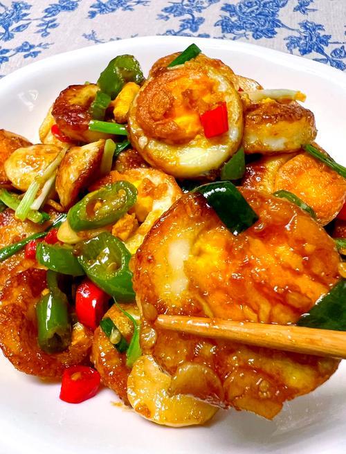 长沙口味湘菜，这家社区下饭店值得安利！星城大食堂美食推荐：1、老式金钱蛋、