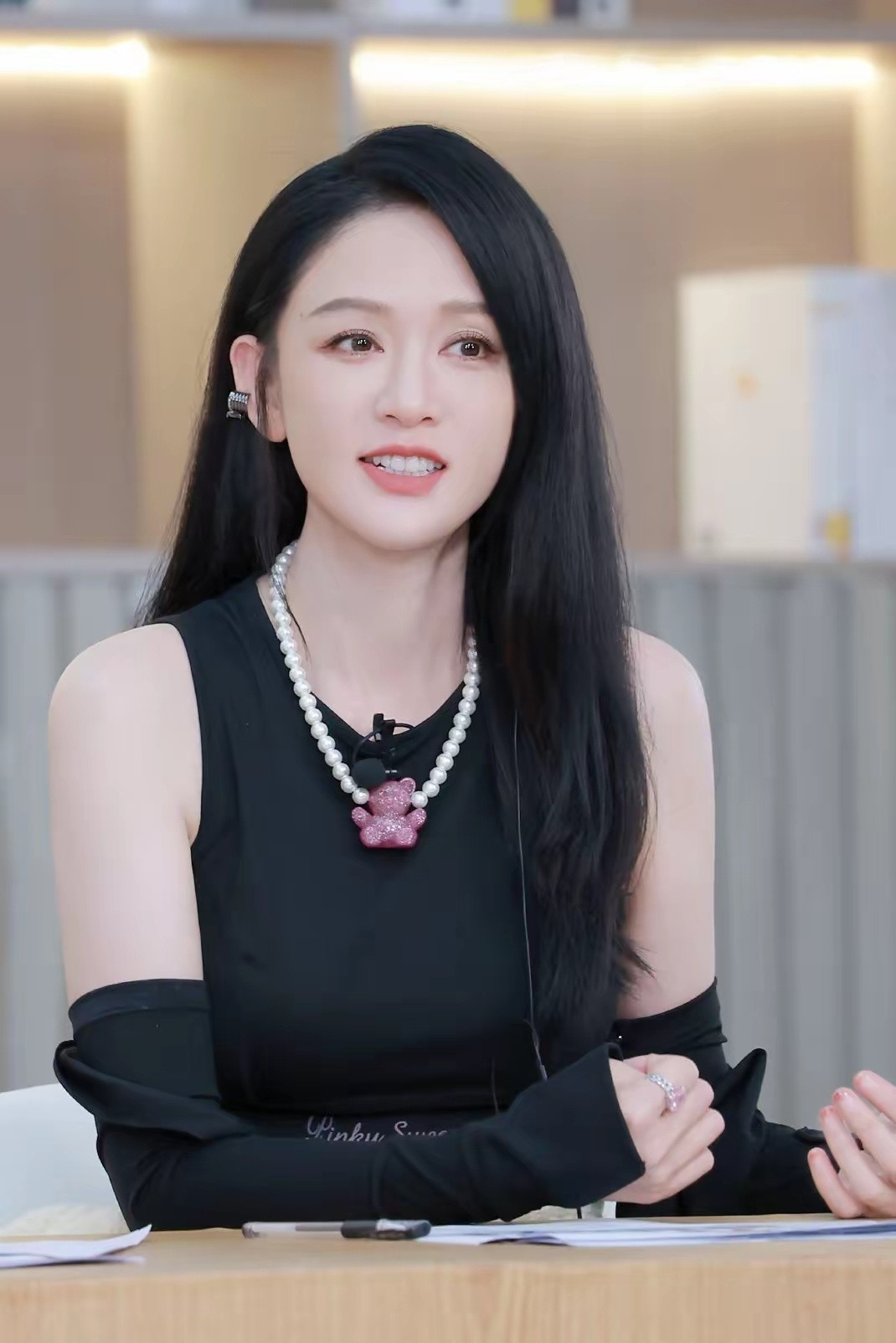 圈内吃瓜速览🍉-张凌赫：公司片酬抽成比例高，外部看着资源密集，实际到手收益有