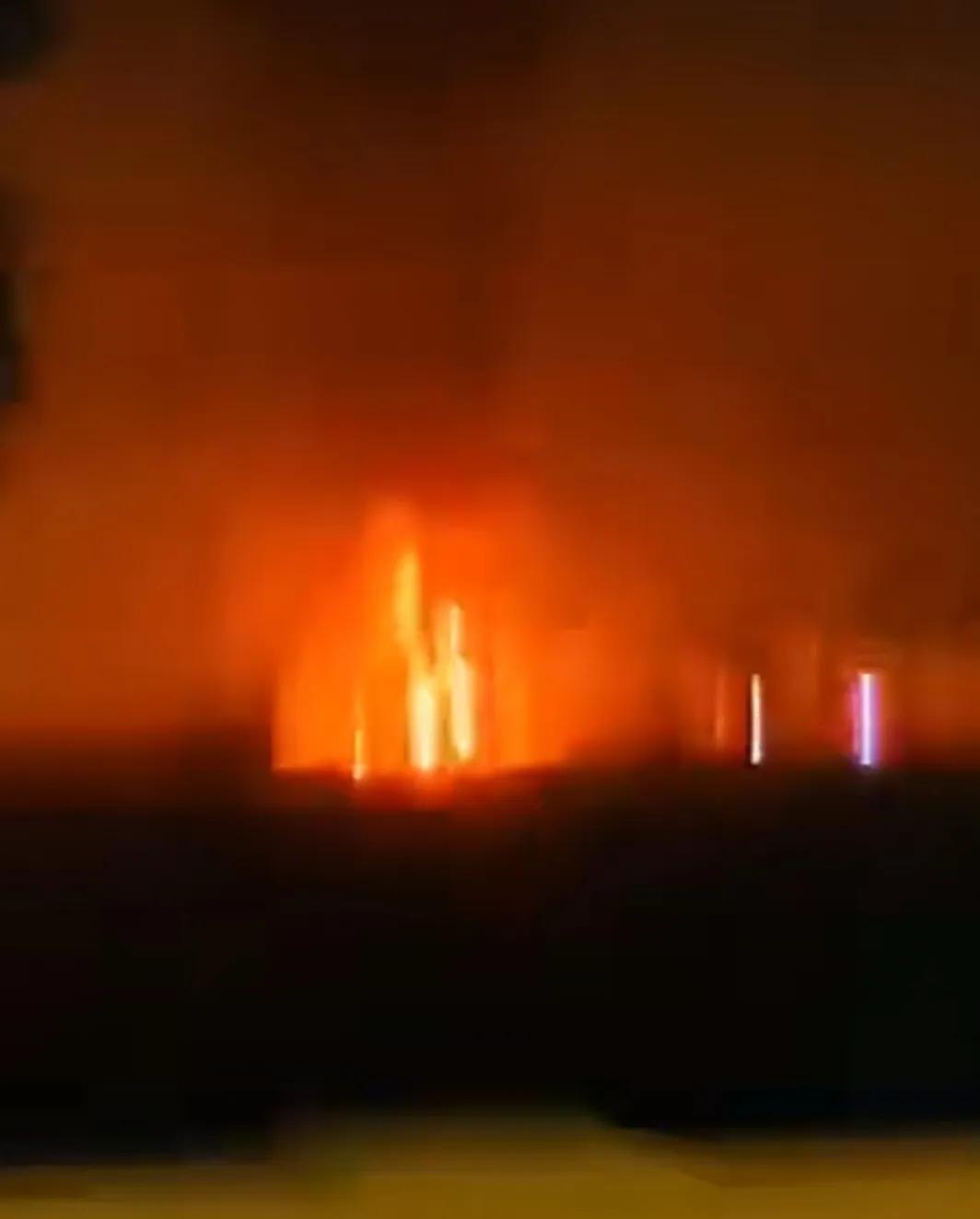 伊拉克巴格达的美军维多利亚空军基地不断遭到伊拉克什叶派民兵的袭击，让美军不胜其烦