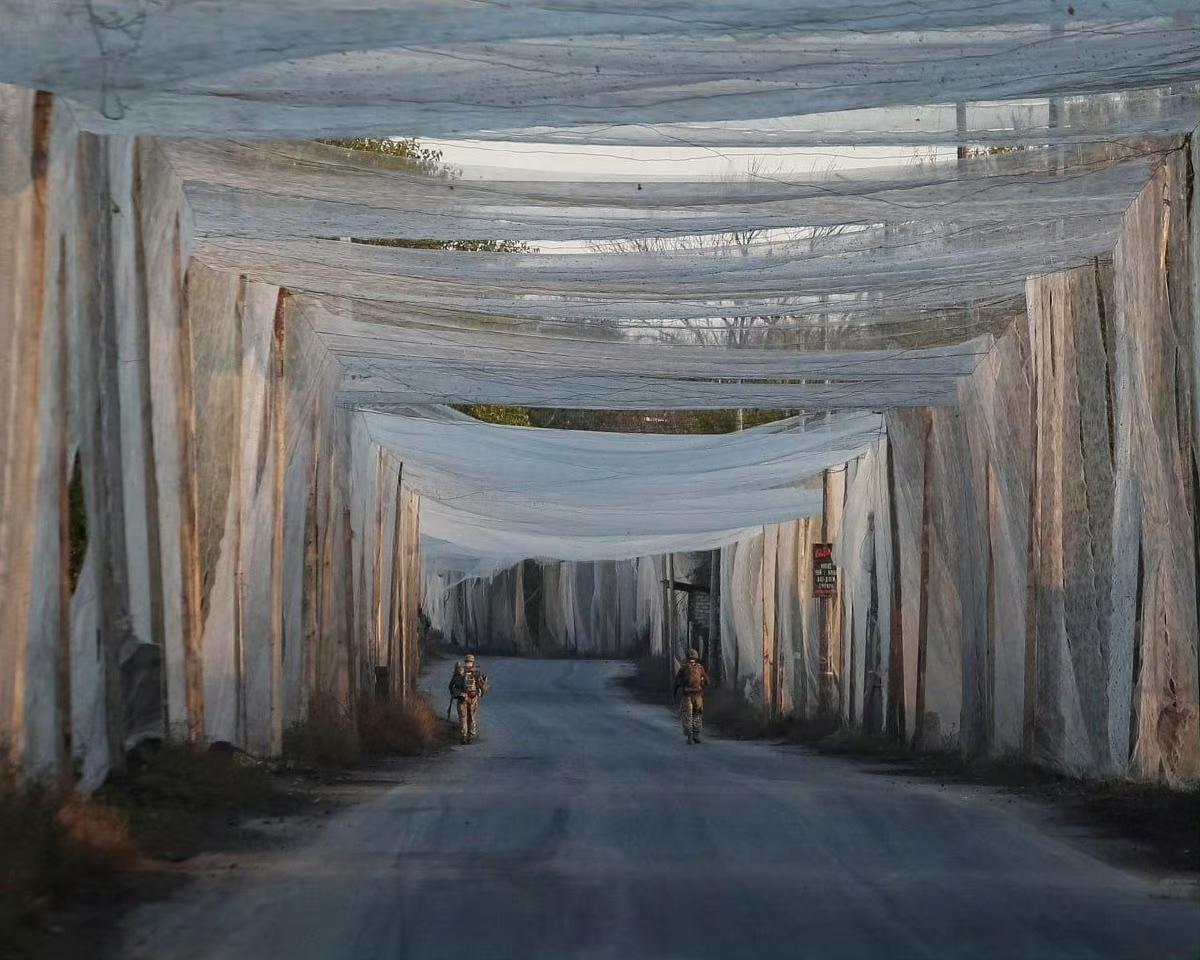 乌克兰目前的困难：遇到了俄罗斯光纤无人机。光纤无人机就是有线无人机，躲开了无线