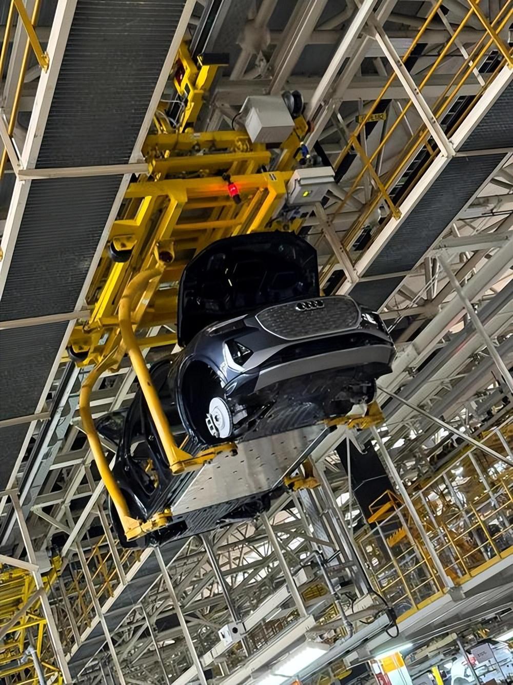 外网最近因为中国市场吵疯了，不少老外气得跳脚，直呼“太不公平”，到底发生了啥？