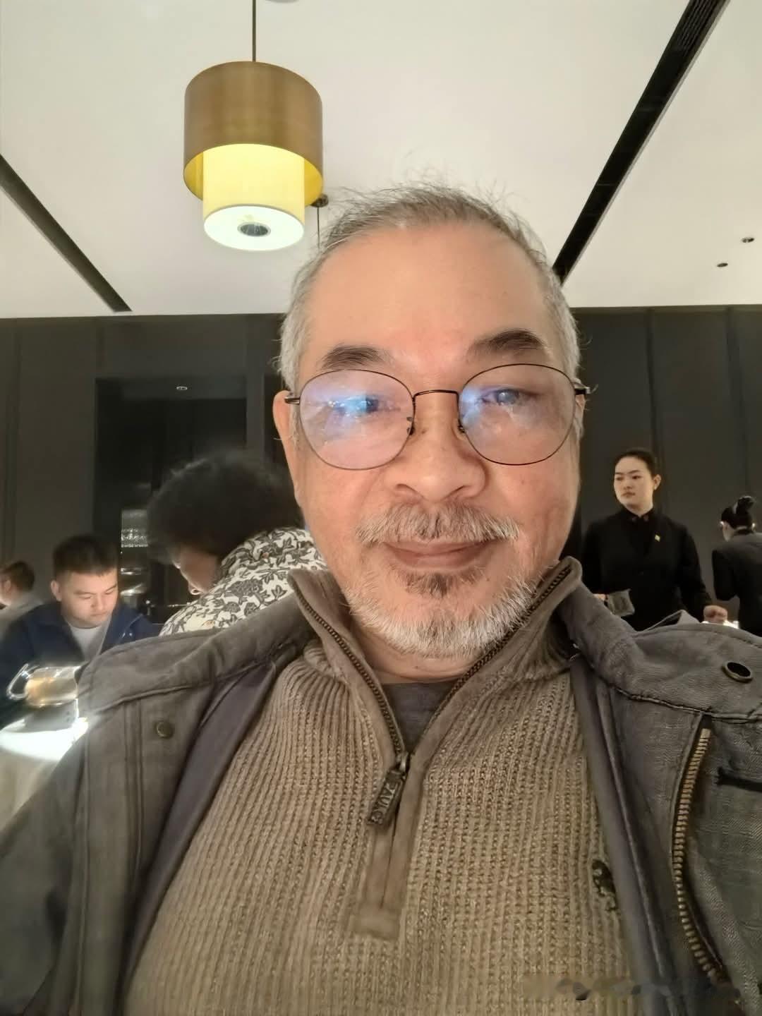 台名嘴邱世卿来深圳旅游岛内知名军事博主邱世卿老师这两天来大陆深圳旅游，走走停停