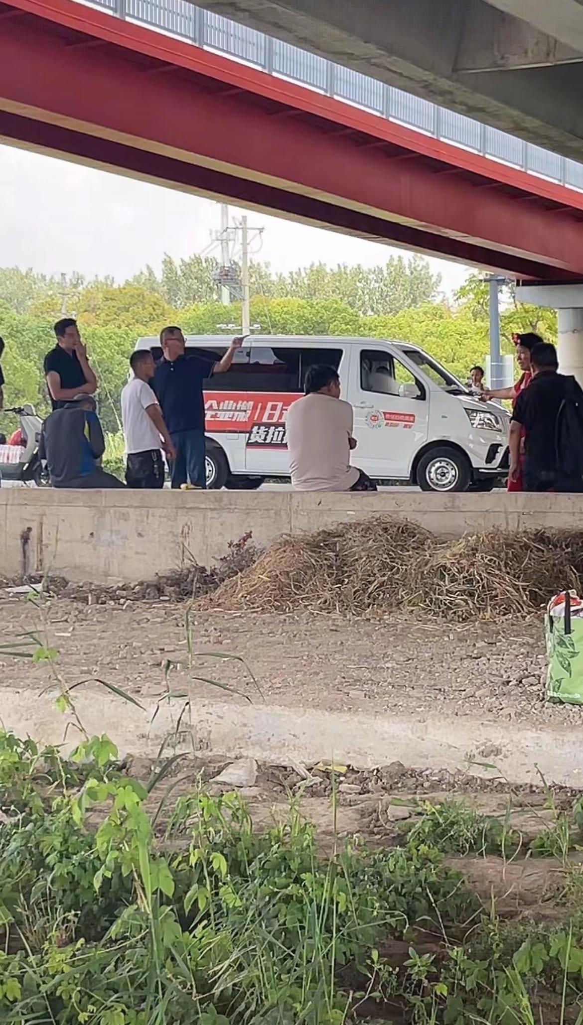 在新基地待了半天，沈巍大师再次被驱离！！但沈大师这次逆袭了。很多地方容不下他