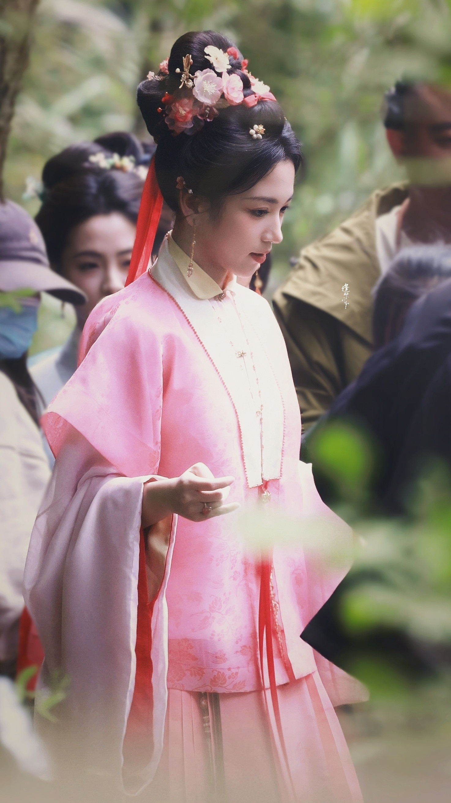 第一个造型代露娃《宝珠》☽盘发+粉衣（粉黄）+红发带