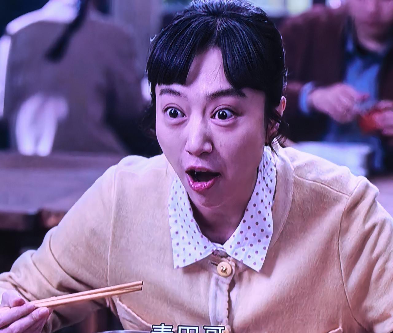 田沁鑫导演太狠了。直接从台下薅了个真卫生员上来，连演都不让演。看陈昊明那个走