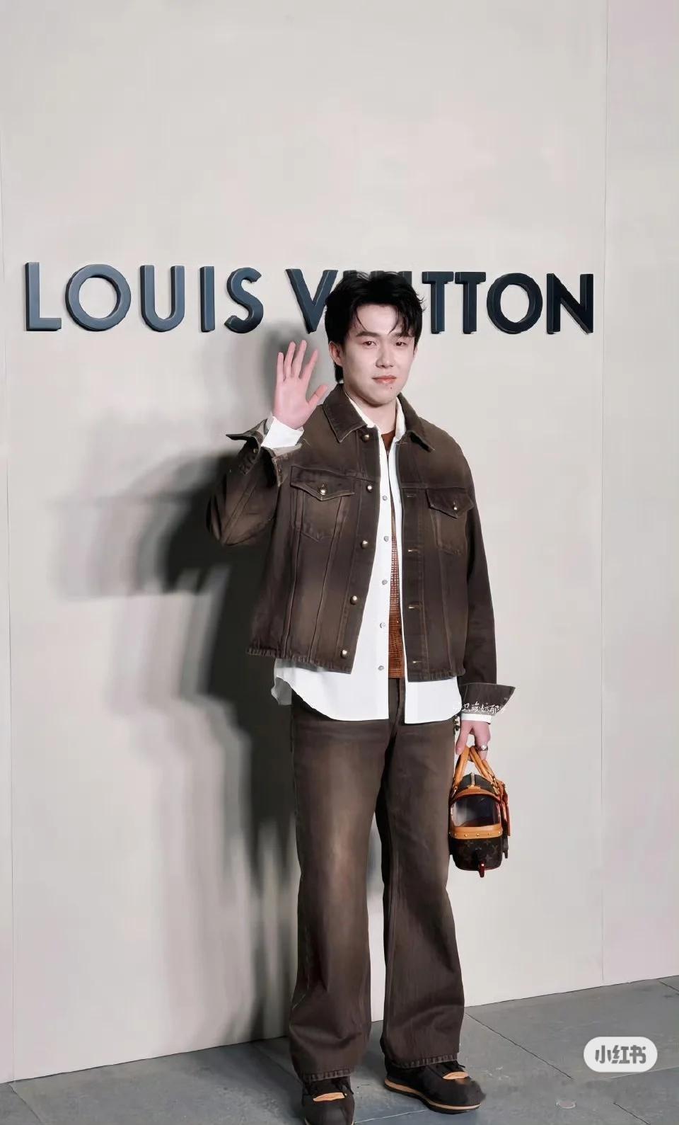 路易威登品牌大使王楚钦真的好帅啊！又被小王帅到了！温润如玉这个词就是说的楚钦吧