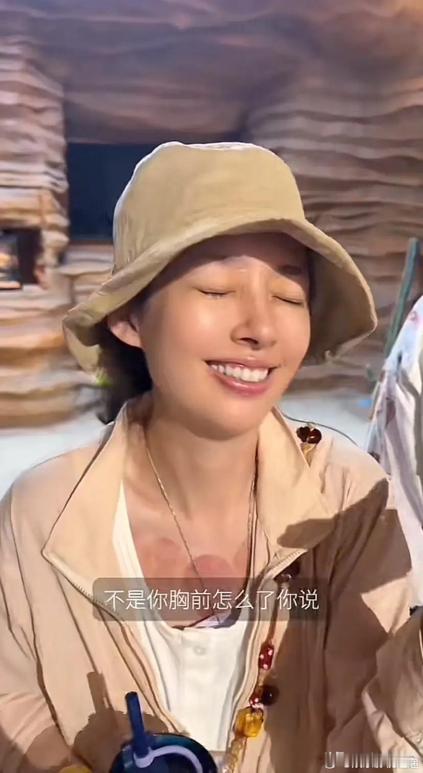 本来以为这次来内地旅游郭碧婷没带小奶皇，原来小奶皇和弟弟也来了。郭碧婷的朋友晒出