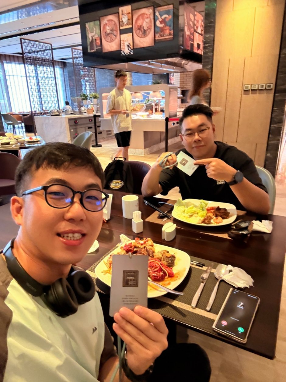 简单吃点，一会干活​​​