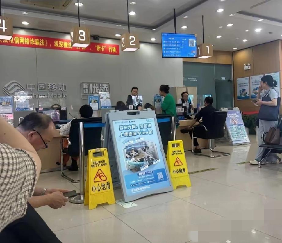 不查不知道，一查才知道——营业厅里的“杀熟”现象，比我们想的还普遍。今天亲