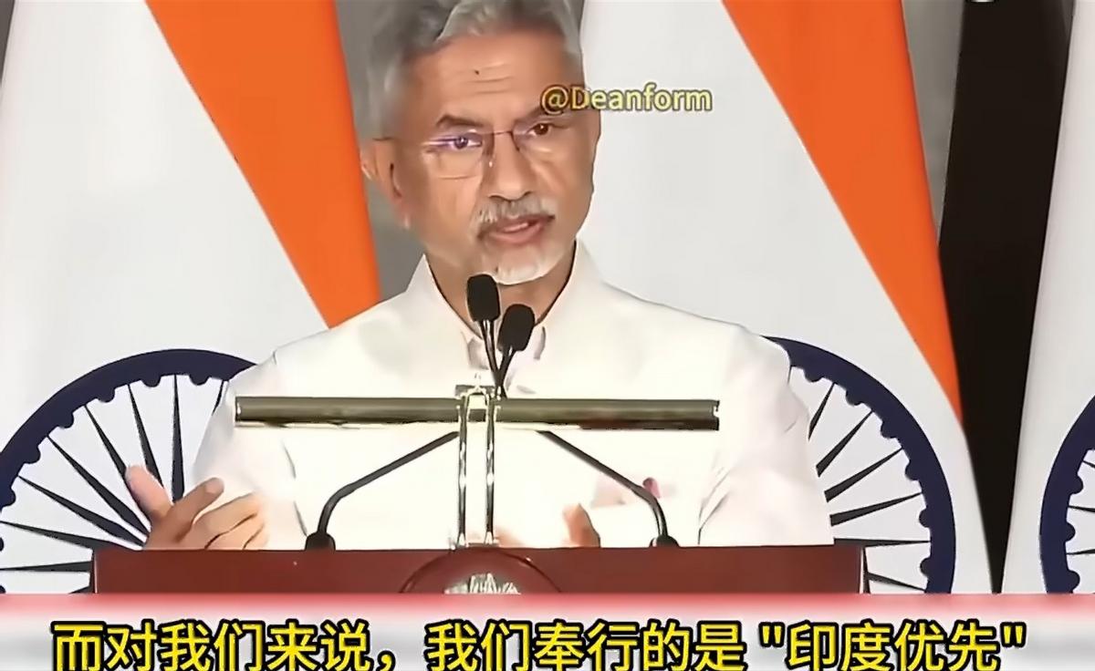 美国国务卿的笑容，凝固在印度外长“印度优先”四个字上。翻译没翻错。但这四个字，