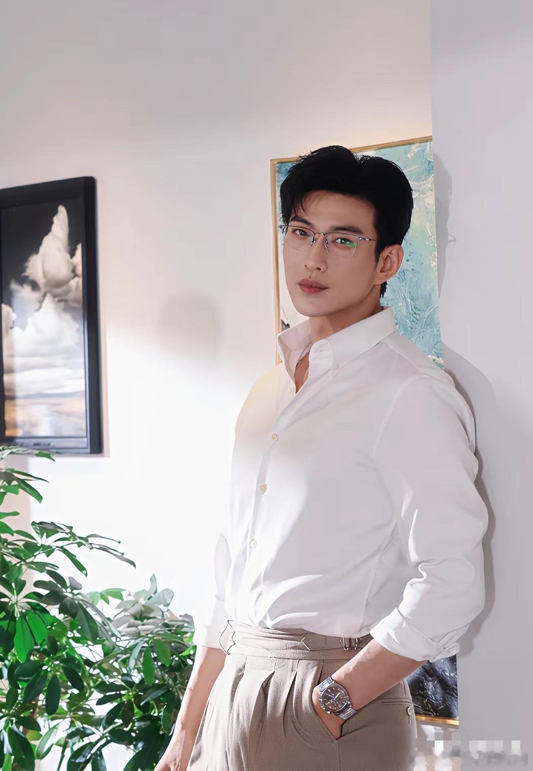 曾那么出名的于龙，为什么突然就不火了呢？明明他也有新的作品播出，可是现在他不仅在