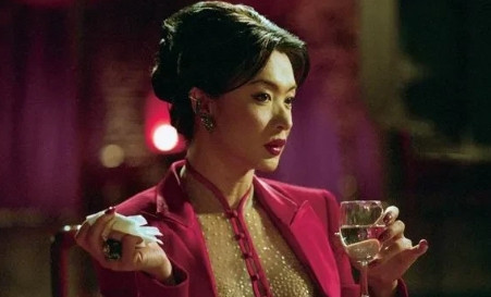 2004年，已经成为女人的金星接到泰国导演的邀约，想请她出演《冬阴功》中的变性人