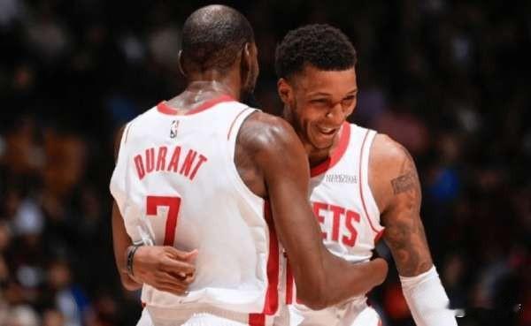 火箭记者:小史密斯比阿门更容易成为交易筹码据火箭随队记者KellyIko透露