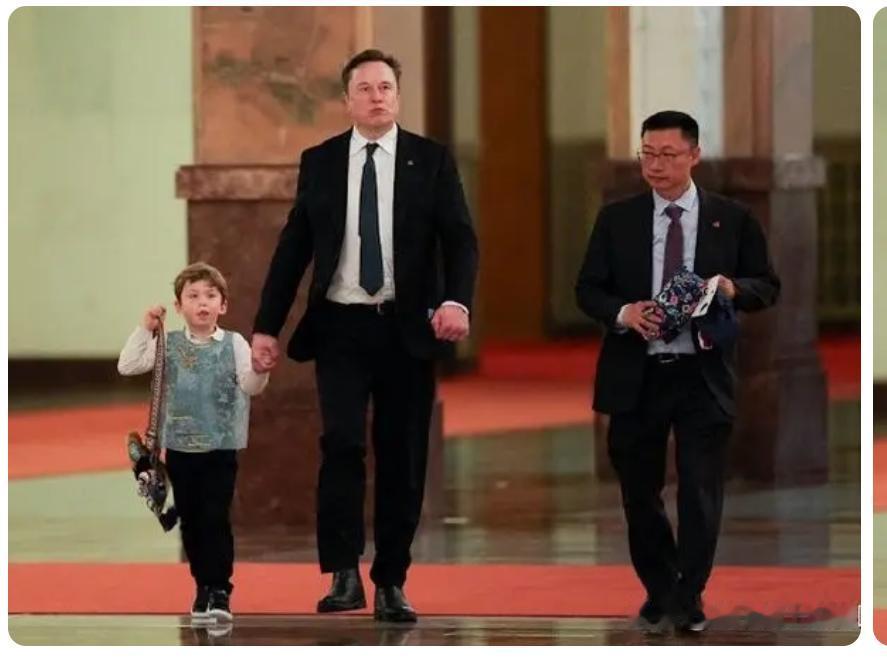 这位美国商界大老大家都知道是谁，跟随美国总统来华访问，在人民大会堂国宴中，牵着自
