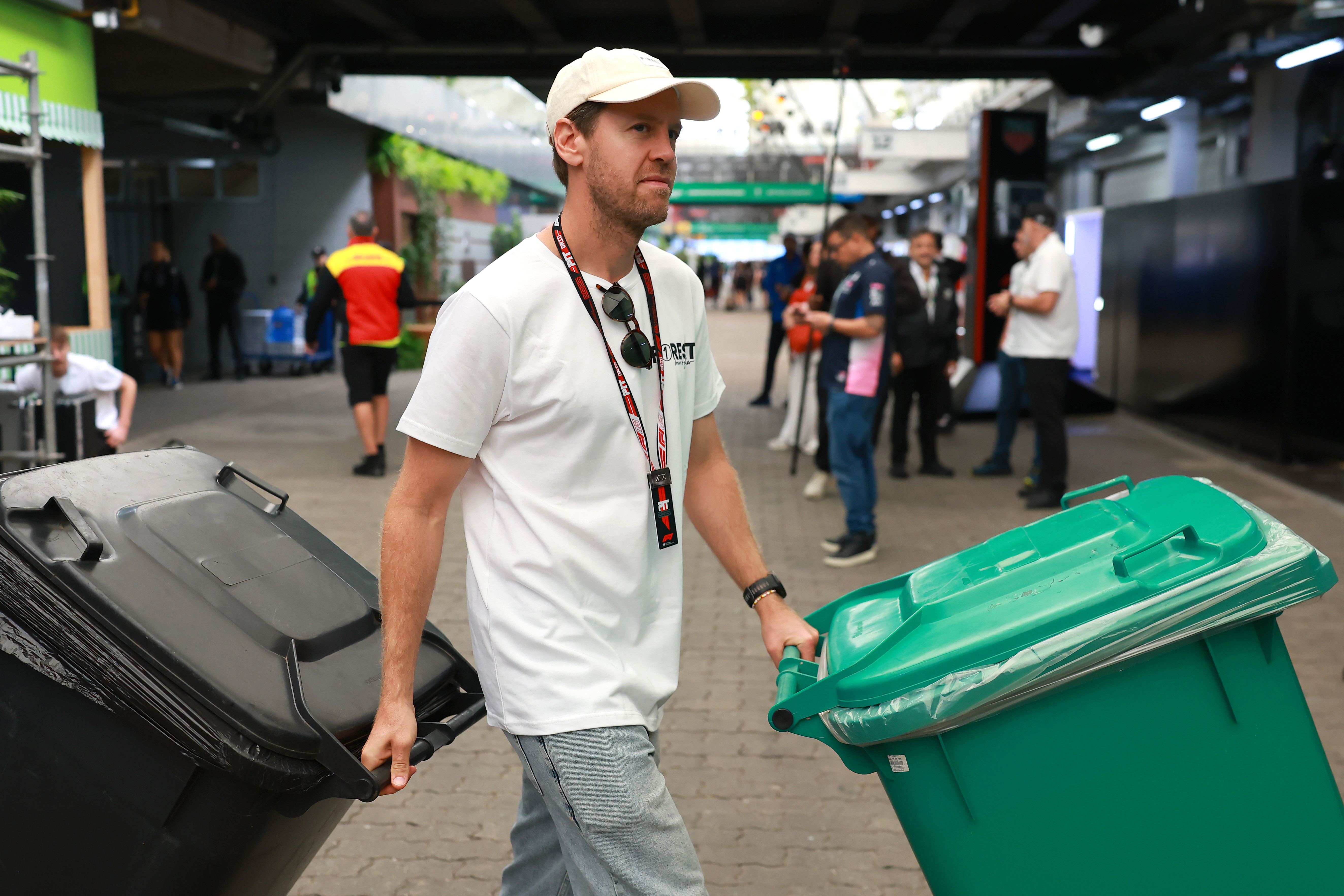 维特尔刚回围场就上手干活啊[扁嘴]F12025F1圣保罗大奖赛​​​