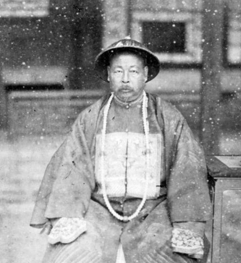 1872年，曾国藩病逝，就在曾家上下陷入悲痛中时，仆人突然过来通报说：“左宗棠大