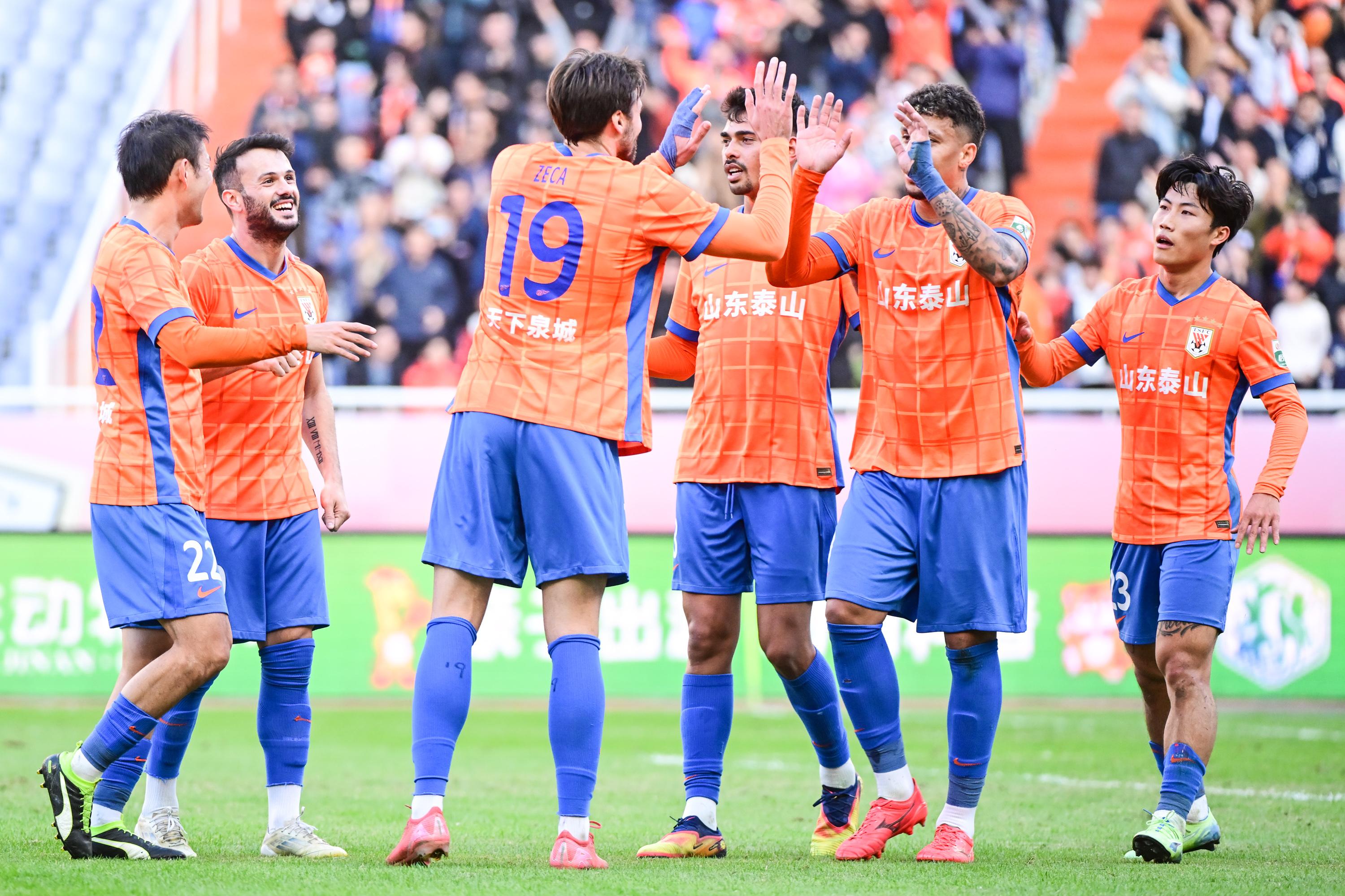 足球报: 下赛季泰山队不会为了绝对年轻化而完全放弃战绩