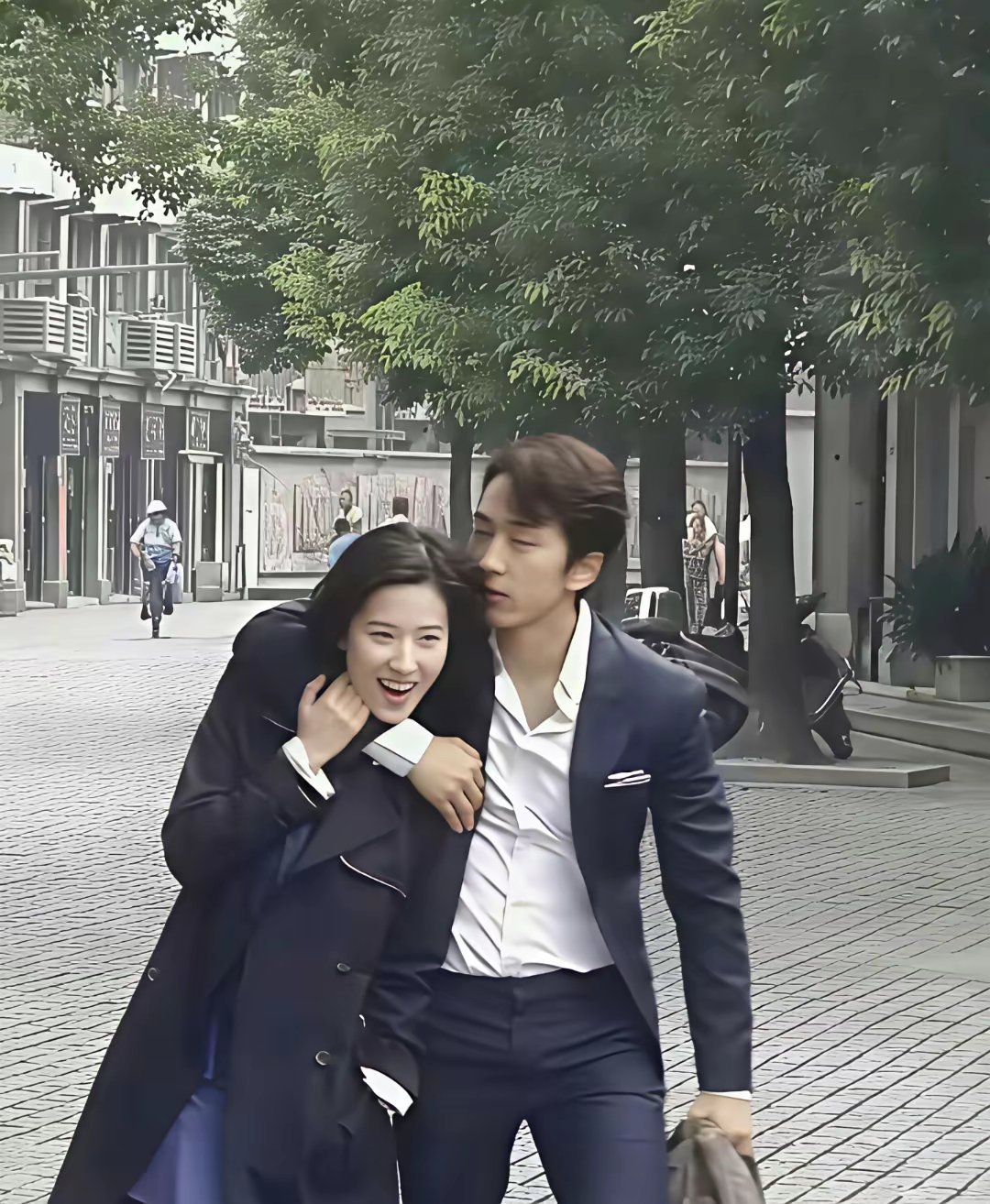 刘亦菲和宋承宪的照片，好年轻那时。