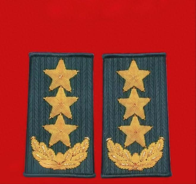 从少尉到上将需要多少年？少尉是军官的起点，上将是军官的最高军衔。从少尉排长到