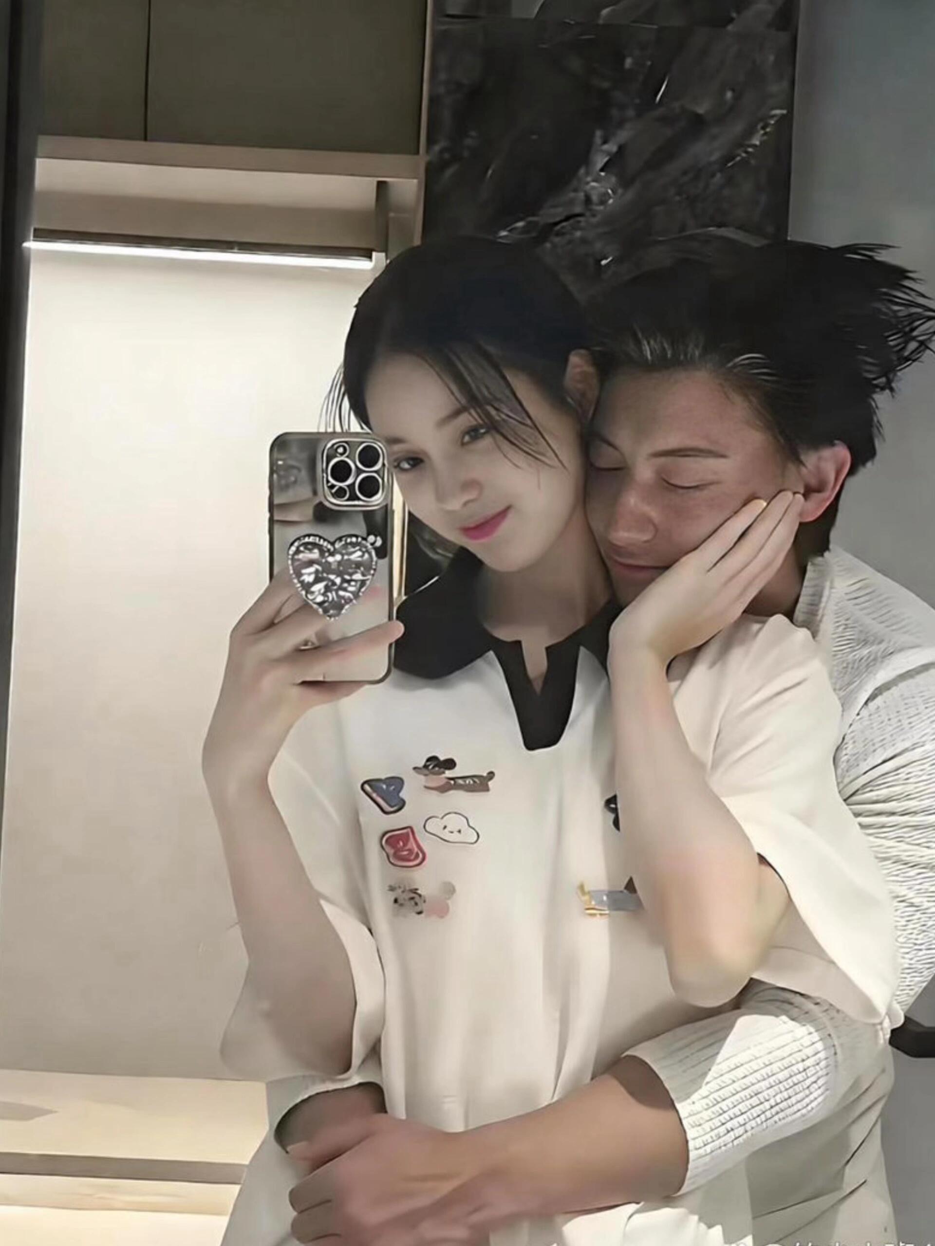 黄子韬真的很喜欢挂徐艺洋身上