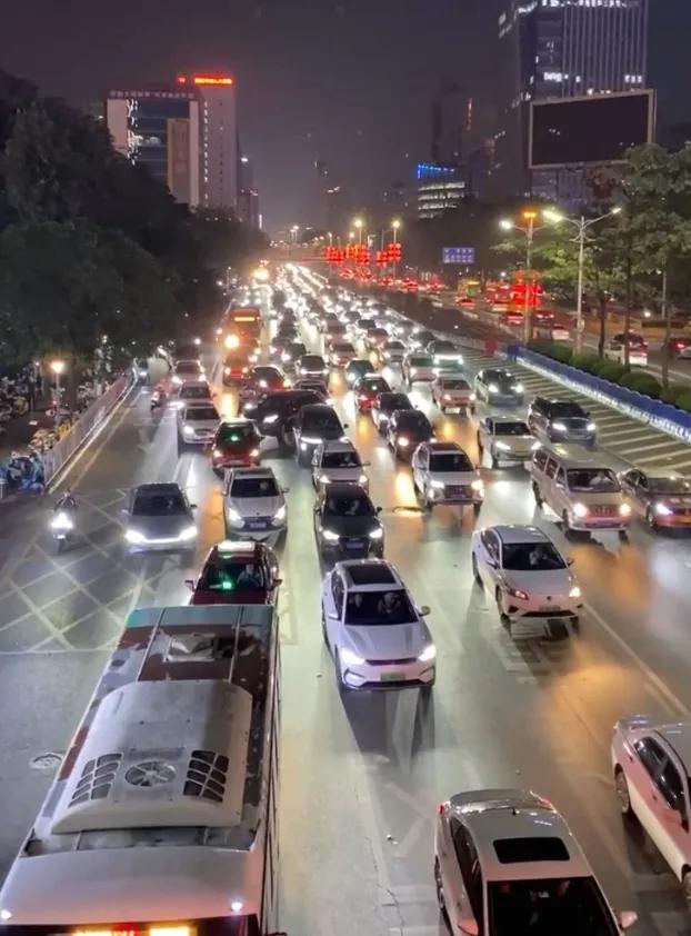 震惊！艾滋病居然离我们这么近！今天坐滴滴车，滴滴车师傅特能聊，叨叨了一路，主要