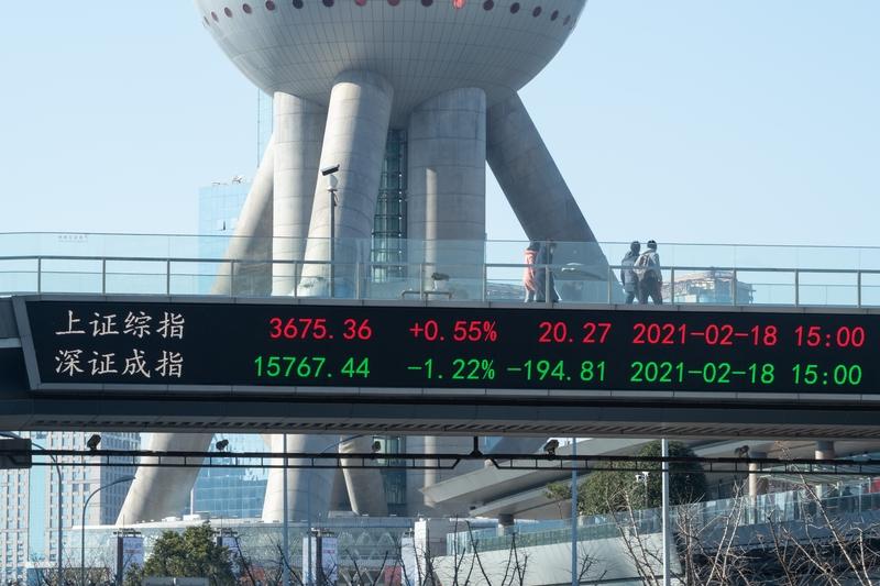 股市繁荣的关键是多重因素交织的结果。宏观经济是“根基土壤”，它就像股市的晴雨表。