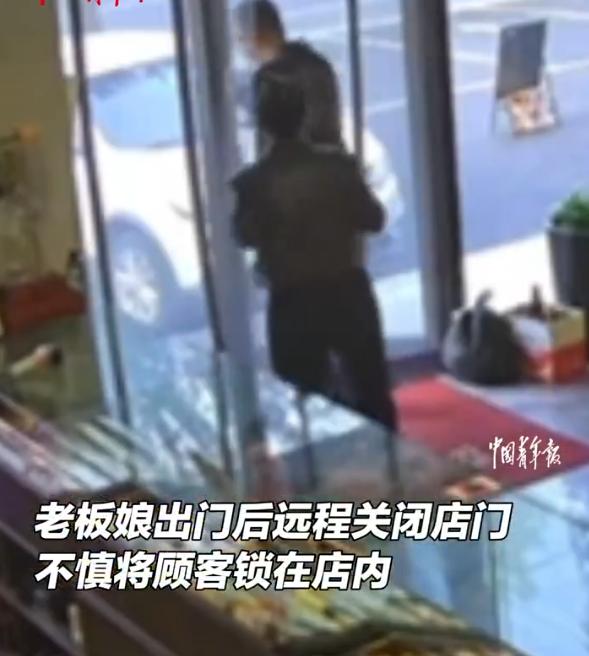 “笑不活了！”吉林一位大哥进店买烟，喊了几声没人应，结果身后卷帘门哐当一声落下来