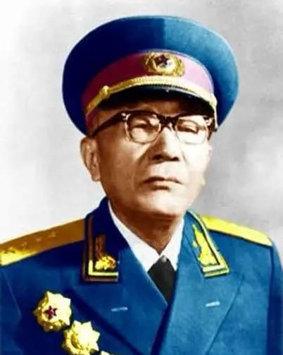 1943年，新四军七师政委曾希圣找到了黄克诚，对他说：“唉，我爱人，可能是特务。