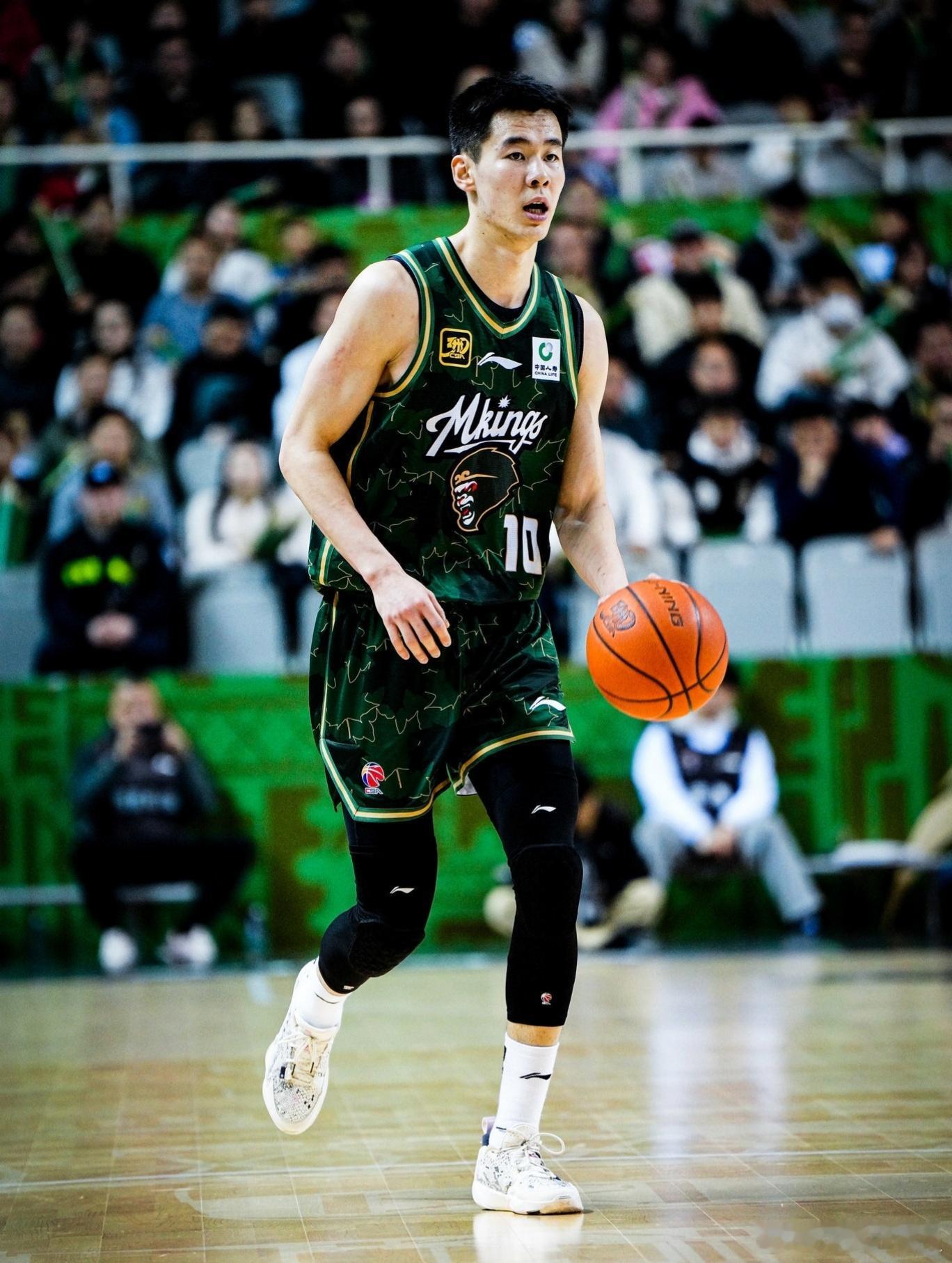 郭昊文其实比张镇麟更强，只是一手好牌自己打烂了！CBA新赛季开打，郭昊文就为大家