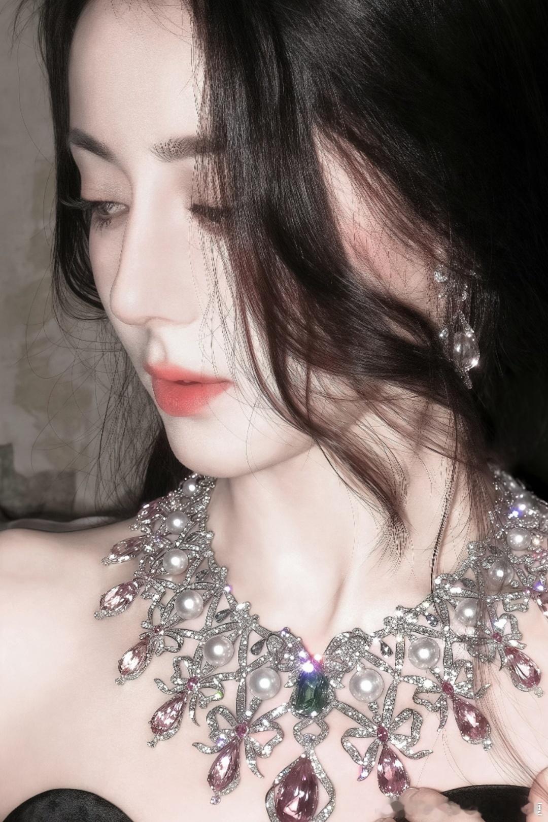 迪丽热巴比白富美白比白富美富比白富美美