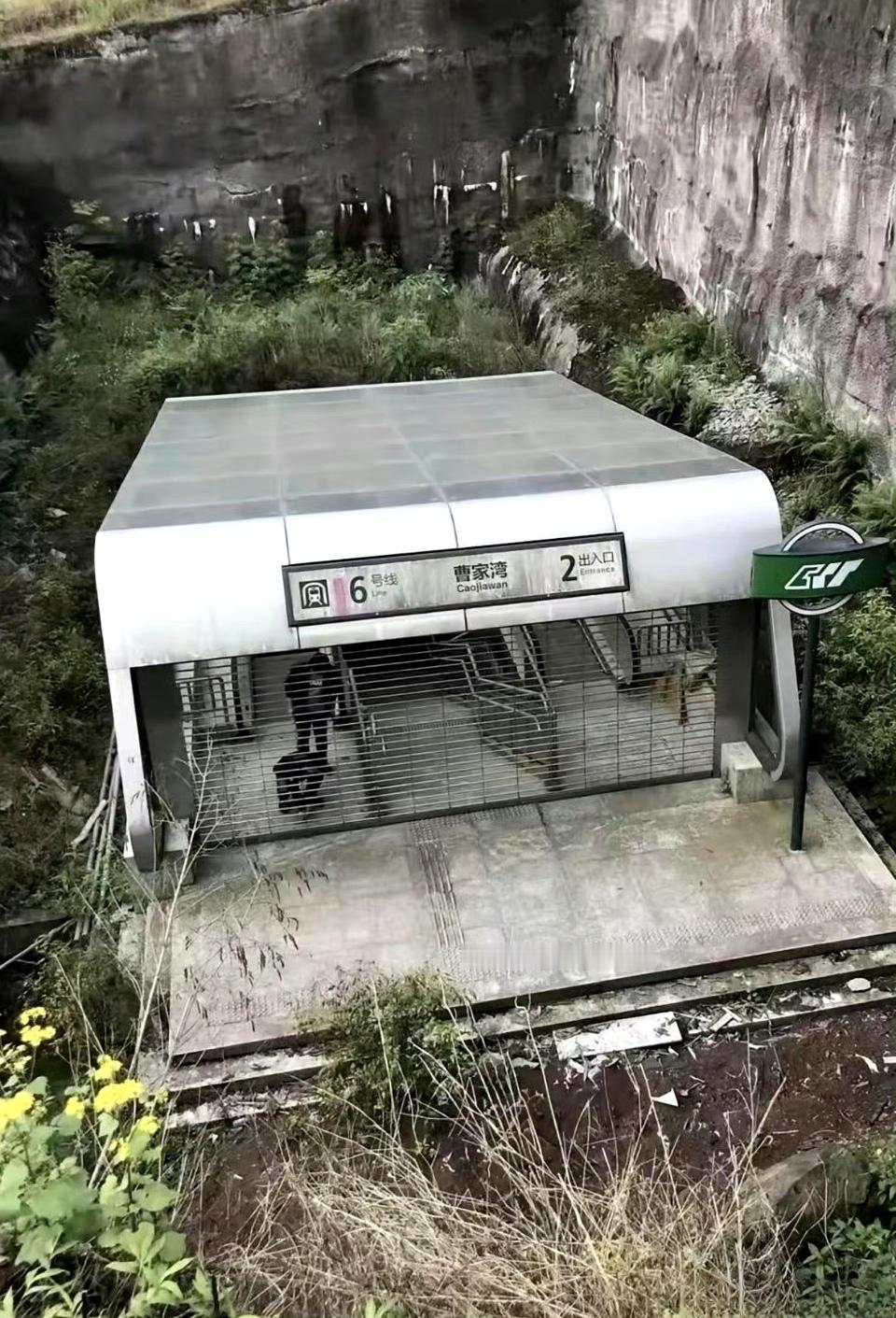 这样的地铁站，修来到底有什么意义？​​​