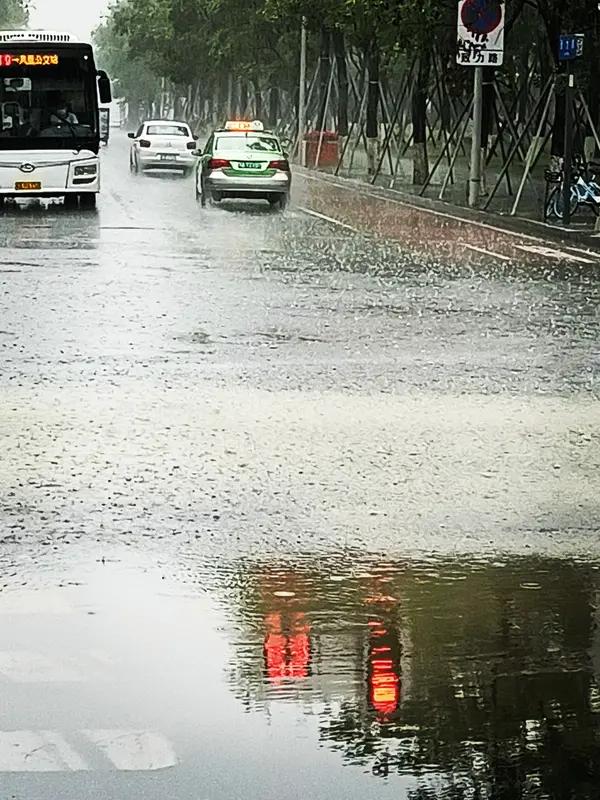 河北省气象台官方发布的预警预报：官方预报情况1. 省气象台提前发布了