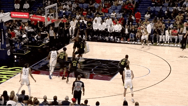 虐菜神器！穆迪今天三分有如神助！在今天NBA常规赛勇士对阵第一节比赛中，勇士悍