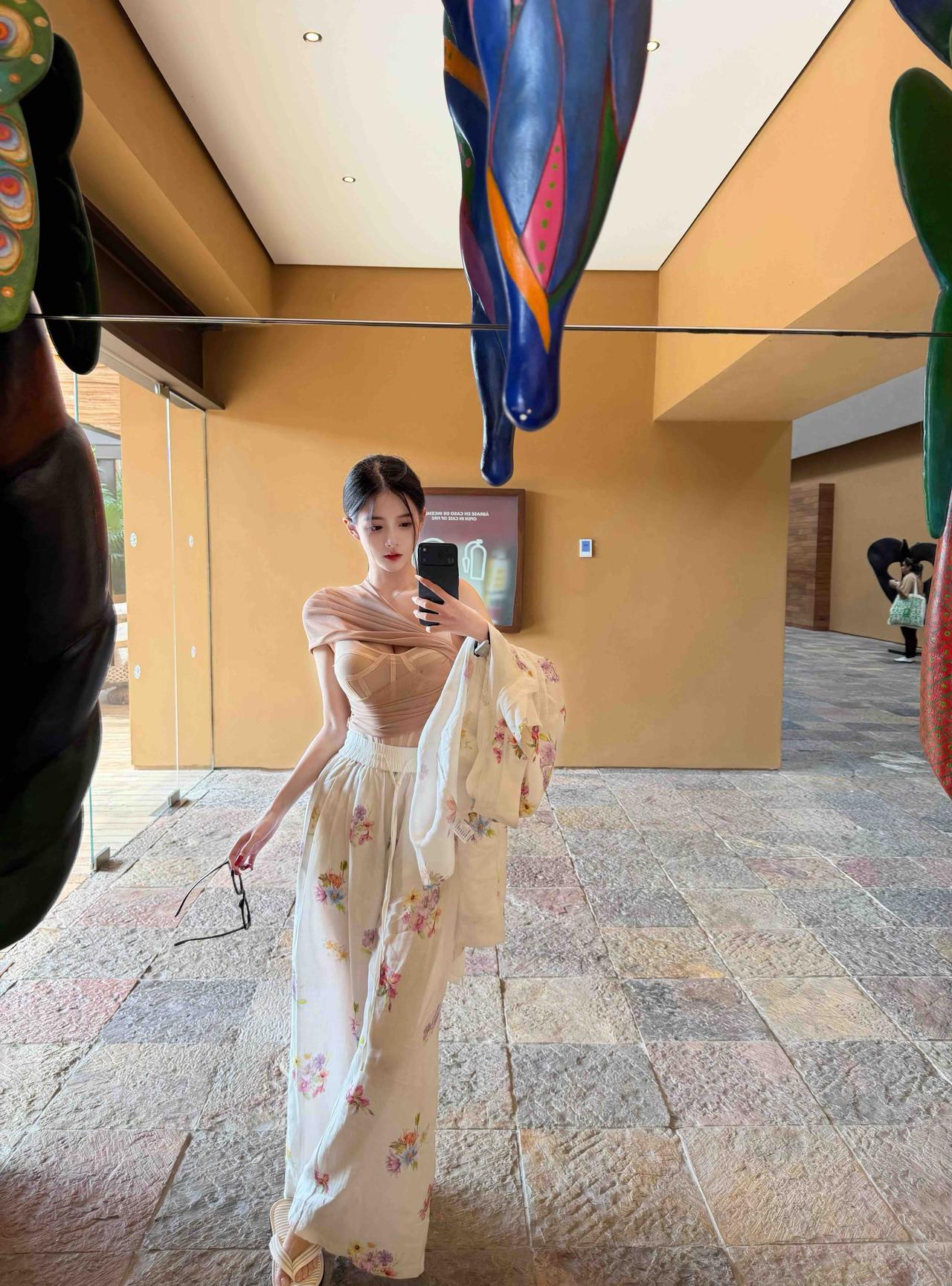 |来坎昆咯顺便问下有明天去迈阿密玩的女孩子吗对象没美签实在不想一个人