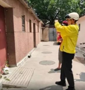市监局干部化身外卖小哥捞出145条问题，网民欢呼“焦裕禄”式的干部又回来了！