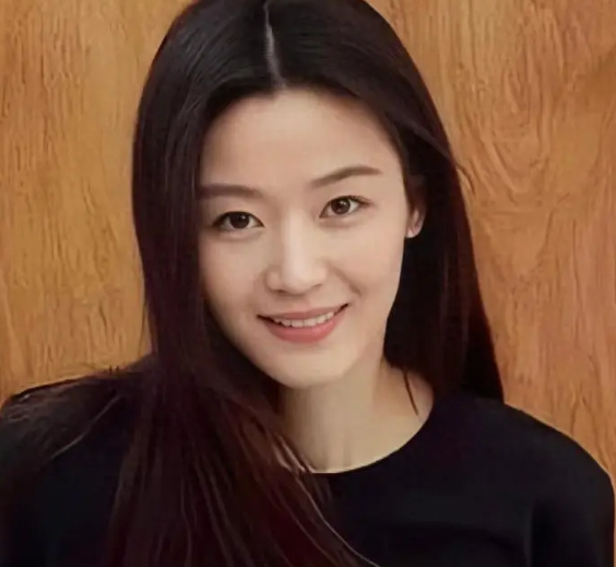 全智贤“酵母脸”与宋慧乔颜值回春：韩剧女神的不同境遇