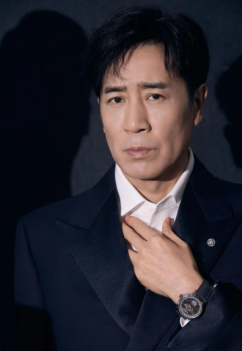 《觉醒年代》杀青那天，一句童言，像手术刀一样，精准地切开了整个名利场的伪装。小