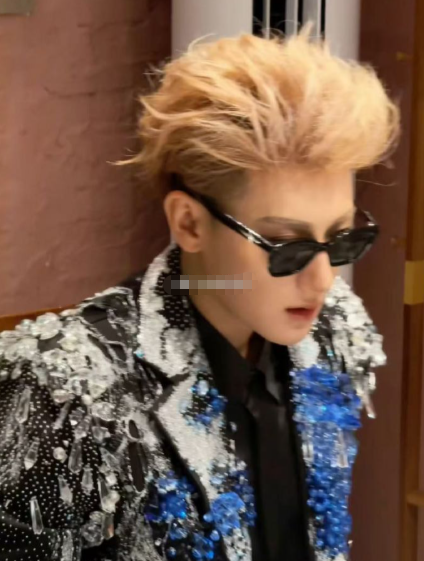 “扛不住美颜暴击”的后续来了！黄子韬晒完于洋美照后，于洋直接甩出韬韬帅照三连问“