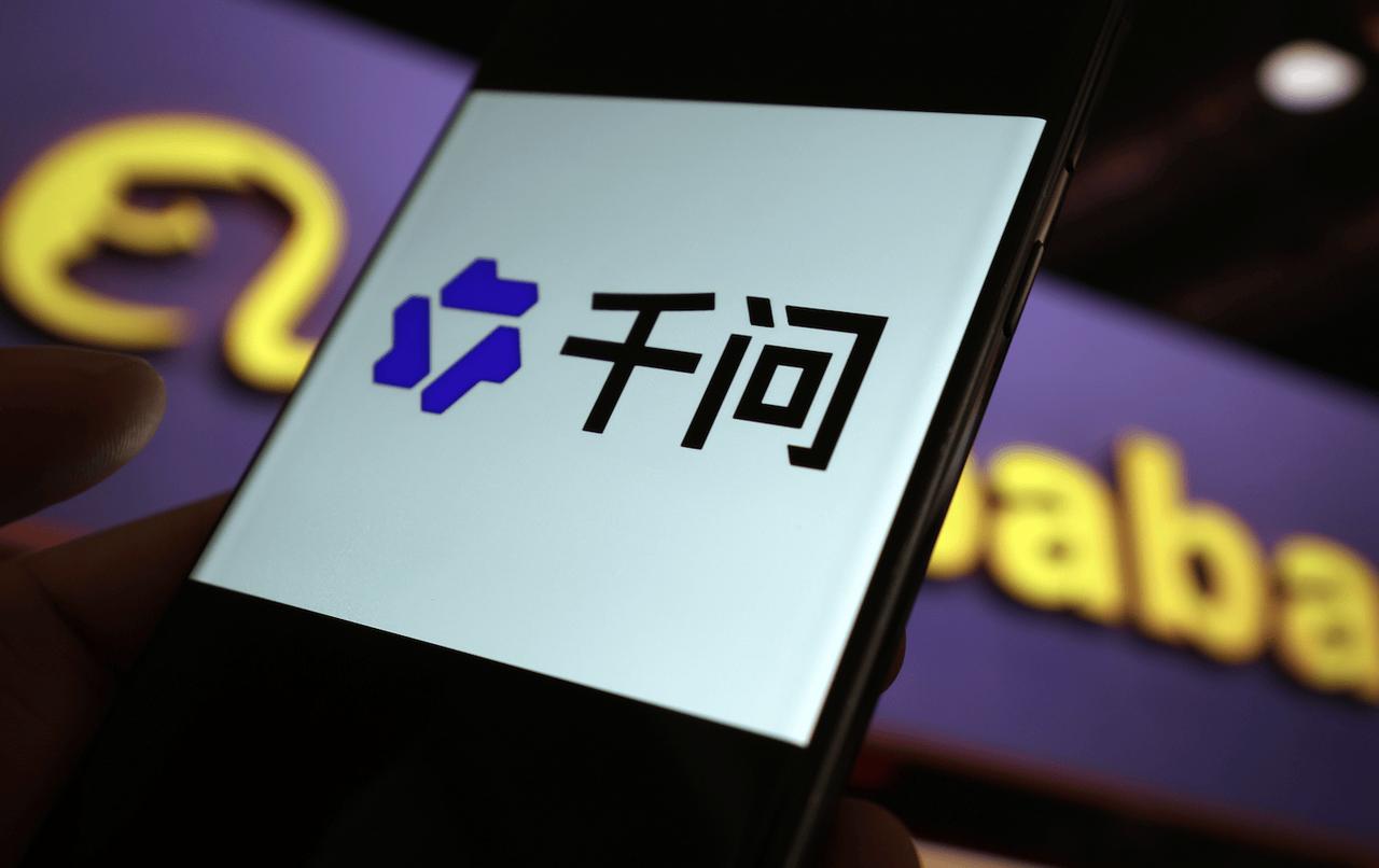 重磅消息！以后买东西不知道怎么选，再也不用去社交平台“搜”了，和AI聊聊天就行！