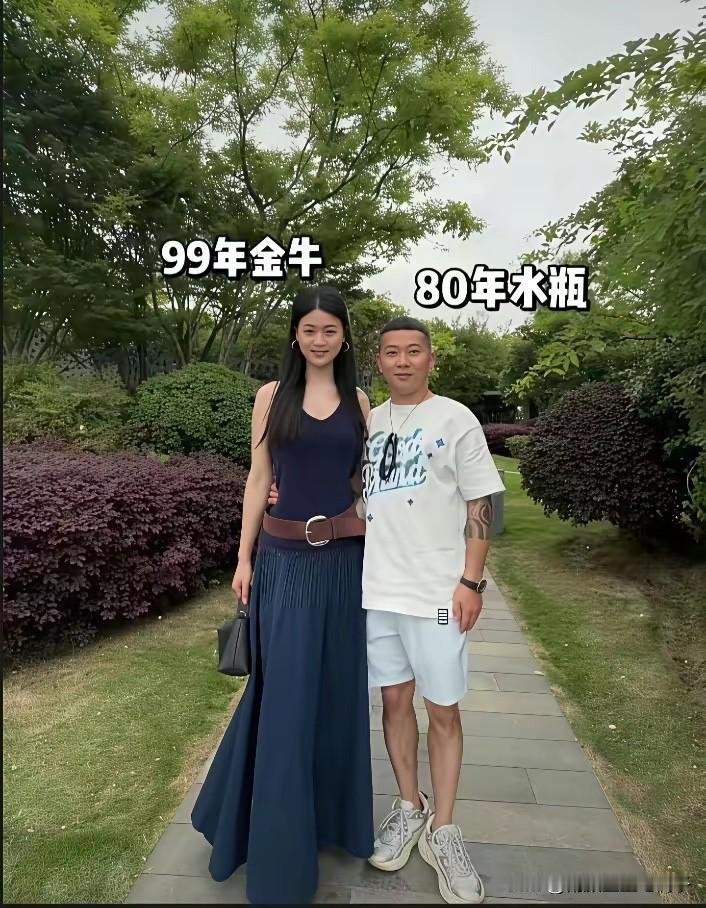 老天呐，小姐姐是怎么亲得下嘴的啊？