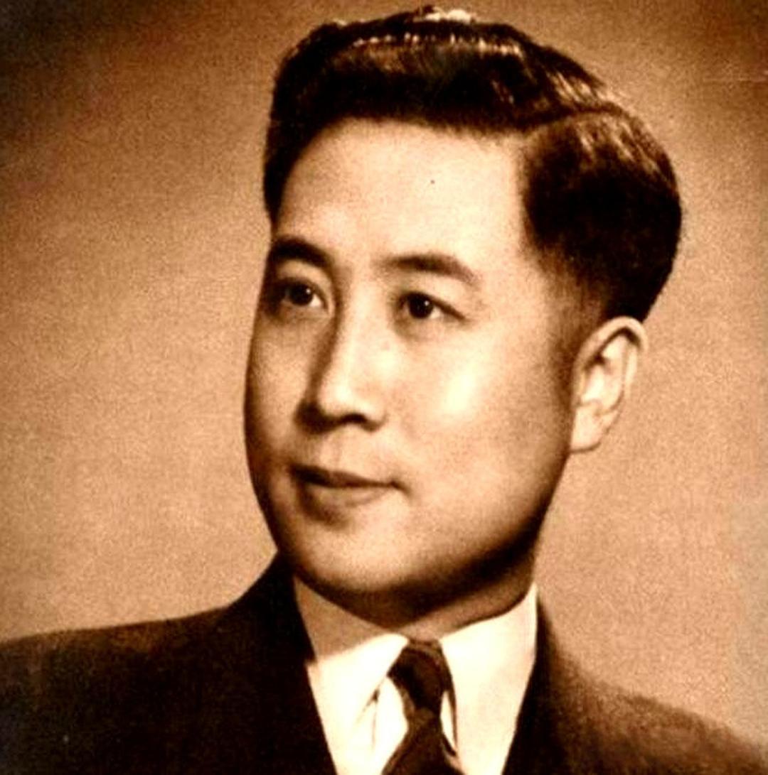 1949年，地下党被判死刑，临行刑前去上厕所，看守意味深长地说："早去早回"，地