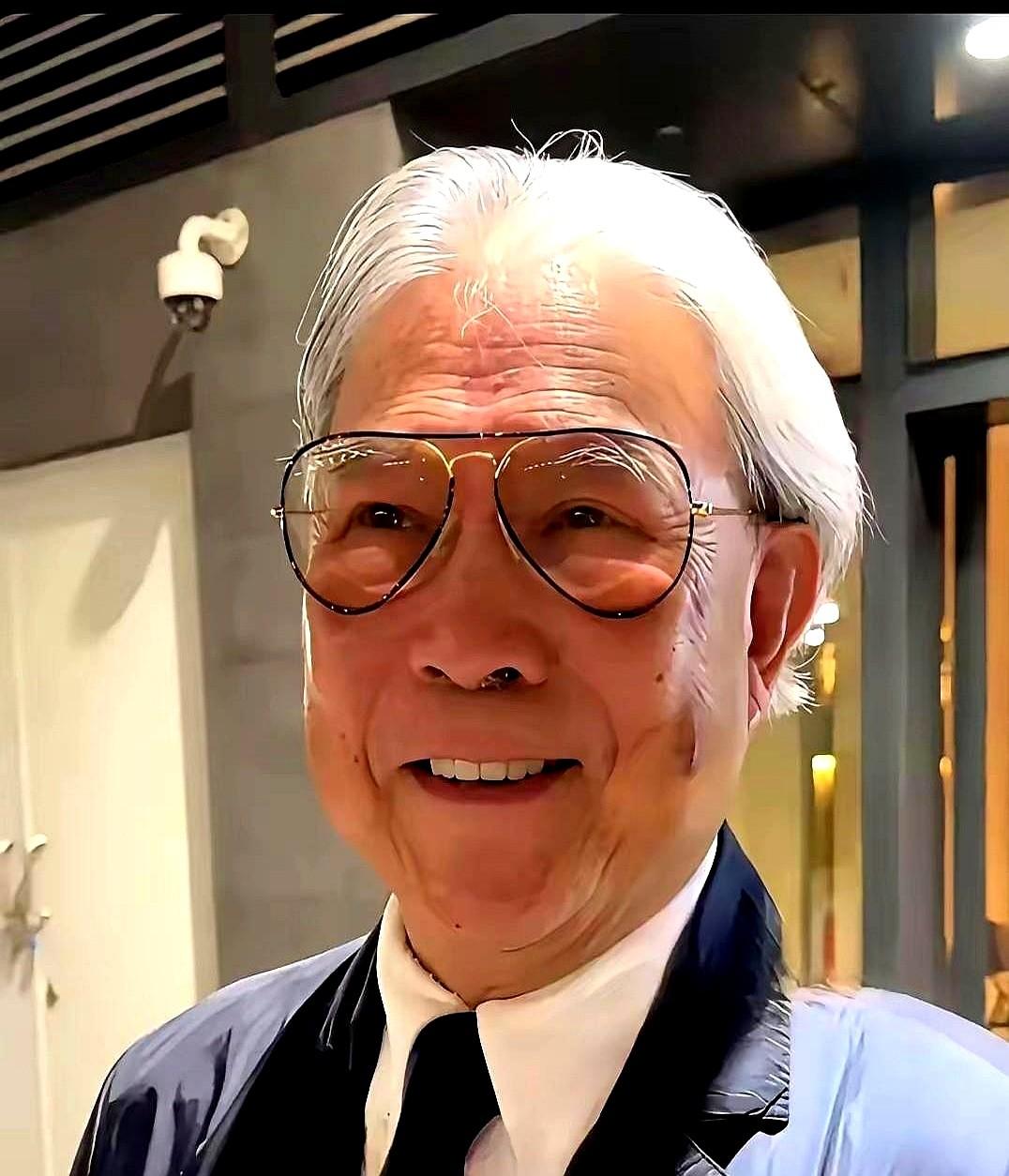 霍震霆过79岁大寿，最贵的礼物居然是…一副碗筷？这生日宴，真给我看愣了。没啥